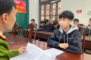 Bắt giữ nhóm 10 thanh thiếu niên truy đuổi khiến 1 người ngã lầu bị thương