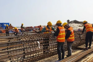 Cận cảnh cảng nước sâu 14.234 tỉ đồng tại Quảng Trị sau 1 năm thi công