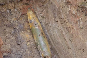 Sơ tán dân để cho nổ quả bom từ trường chứa 80kg thuốc nổ