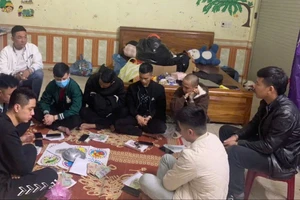 Bắt quả tang 9 người đánh bầu cua, thu giữ gần 195 triệu đồng