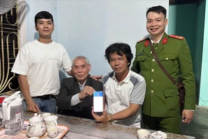 Trúng vé số 12 triệu được đại lý chi trả nhầm thành 100 triệu