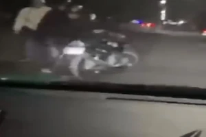 Xác minh clip nam thanh niên chặn đường, đập phá taxi ở Quảng Trị