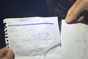 1 người nghi nhảy cầu để lại lời nhắn 'Con xin lỗi ba mẹ'