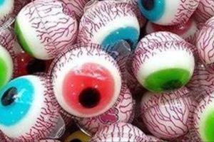 Bé trai 3 tuổi ở Huế tử vong vì hóc kẹo hình con mắt