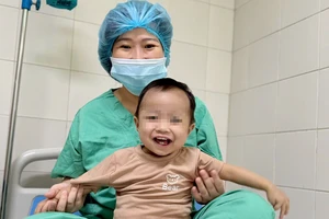 Bé 15 tháng tuổi được ghép gan từ người hiến chết não