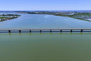 'Lá chắn' ngăn mặn lớn nhất Đông Nam Á trước ngày đại tu