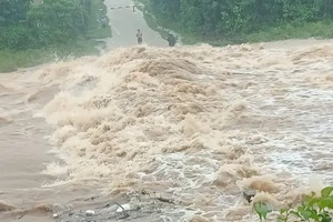 Mưa bão số 6, nhiều vùng ở Quảng Trị ngập sâu, chia cắt