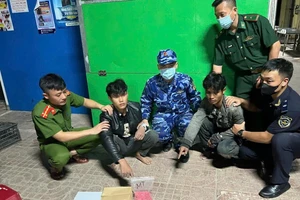 Bắt giữ 3 thanh thiếu niên vận chuyển 8.000 viên ma túy 