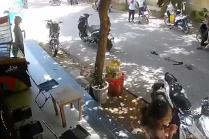 Điều tra vụ ẩu đả khiến nam sinh lớp 10 và 2 người khác nhập viện