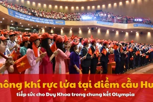 Clip: Không khí rực lửa tại điểm cầu Huế, tiếp sức cho Duy Khoa trong chung kết Olympia