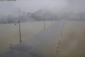 Hồ chứa Tả Trạch thượng nguồn sông Hương tăng lưu lượng xả nước