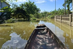 'Đoàn từ thiện' nhờ gọi 15 phụ nữ nhận quà, thấy đàn ông đến cùng liền bỏ đi