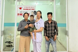 Nữ điều dưỡng cứu sống bé gái 19 tháng tuổi ngưng tim do đuối nước