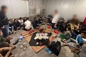 Đột kích quán cà phê ở Huế, bắt quả tang 18 người đang xóc đĩa