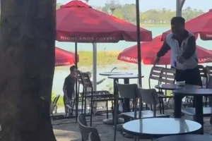 Truy xét thanh niên dùng rựa truy đuổi bạn tại quán cà phê ở Huế