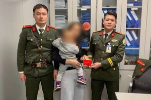 Nữ hành khách bỏ quên túi đựng bông tai, nhẫn... bằng vàng trị giá 100 triệu ở sân bay