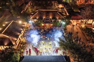 Bước vào cõi xưa, du khách mê đắm những trò chơi cung đình Huế