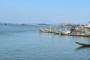 Dừng giải đua ghe truyền thống tại TP Huế sau vụ chìm thuyền thương tâm