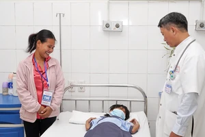 Hành khách mang huyết thanh từ TP.HCM đến Huế cứu bé 7 tuổi bị rắn cạp nia cắn