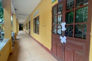 Nhiều phòng bị niêm phong, hàng trăm học sinh ở Huế phải đi học nhờ
