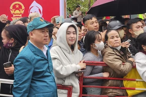 Hình ảnh thanh niên Huế hăng hái lên đường nhập ngũ