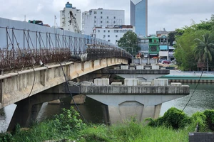 Cận cảnh công trường cầu Vỹ Dạ đình trệ khiến chủ đầu tư Huế 'hết kiên nhẫn'