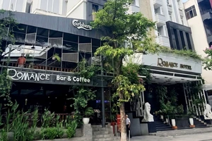 Yêu cầu du khách rời khỏi khách sạn Romance ở Huế