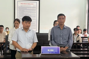 Mua bán vắc xin bỏ túi riêng, cựu giám đốc CDC Huế lãnh án