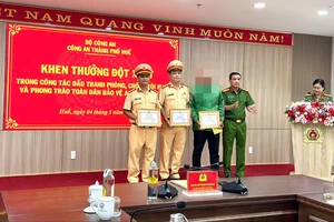 Tài xế xe ôm công nghệ cùng 2 CSGT tóm gọn tên trộm ở Huế