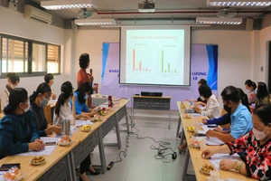 Công việc chăm sóc không lương của phụ nữ trong đại dịch COVID-19 tại TP.HCM