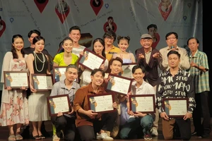 NSND Việt Anh: 'Hào quang danh vọng của người nghệ sĩ rất ít' 