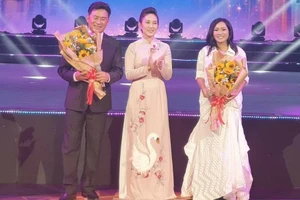 NSND Tạ Minh Tâm, Phương Thanh nghẹn ngào nhớ lại thời điểm lao vào tâm dịch 