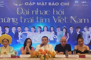 Sỹ Luân cùng BTC đại nhạc hội hỗ trợ trẻ mồ côi vì COVID-19