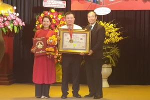 Tiểu thuyết hình sự 'Hồ sơ lửa' của nhà văn Lại Văn Long lập kỷ lục 