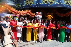 Sân khấu của Minh Nhí và Việt Hương sẽ là nơi 'chiêu hiền đãi sĩ'