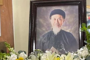 NS Tài Linh, Kim Tiểu Long viếng NSND Diệp Lang tại Mỹ; Dương Tử Quỳnh, Quan Kế Huy tái hợp sau Oscar