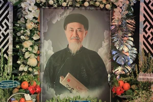 Gia đình NSND Diệp Lang gửi hơn 1.000 USD hỗ trợ nghệ sĩ cao tuổi, khó khăn