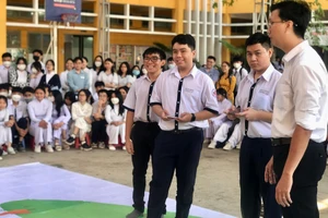 Học sinh Ten Lơ Man TP.HCM hào hứng thi 'tay đua kiệt xuất' 