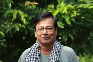 Nhà văn Võ Đắc Danh rao bán sách, gây quỹ hoàn thiện phim tài liệu