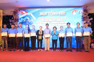 Quỹ học bổng Vừ A Dính, CLB 'Vì Hoàng Sa – Trường Sa thân yêu' hưởng ứng "Xanh hóa Trường Sa"