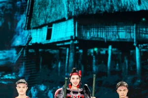 Trịnh Thăng Bình phủ nhận việc bị liệt nửa mặt; NSƯT Phương Hồng Thủy về đoàn Huỳnh Long