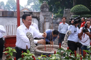  Chủ tịch TP.HCM Phan Văn Mãi dự lễ giỗ Đức Tả quân Lê Văn Duyệt 