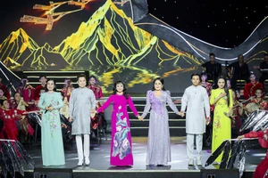 Hương Lan, Thanh Hằng cùng học trò thăng hoa trong đêm nhạc 'Hương trăng như ngọc'