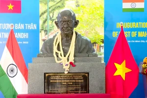 Đặt 'tâm hồn vĩ đại Gandhi' tại công viên Tao Đàn TP.HCM