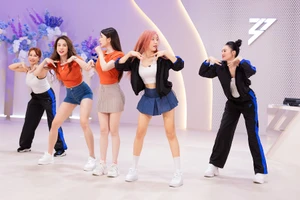 Lan Ngọc khiến Uyên Linh bật cười vì hát chênh phô trong Chị đẹp đạp gió rẽ sóng