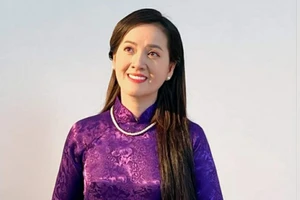 Hồng Loan, con gái NSƯT Vũ Linh: 'Không có chuyện bản thân tôi bị cấm sóng'