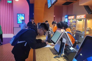 Khán giả TP. HCM kéo đến rạp đăng ký vé xem phim Đào phở và piano dù chưa có suất chiếu