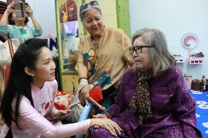 Các nghệ sĩ trải lòng khi chia tay Viện dưỡng lão để về nơi ở mới 