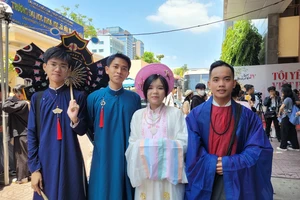 Ngày hội Việt phục 'Tóc xanh - vạt áo': Người trẻ lan tỏa tình yêu với văn hoá Việt 
