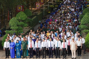 Bí thư Thành ủy Nguyễn Văn Nên cùng các lãnh đạo TP.HCM dự Lễ Giỗ tổ Hùng Vương